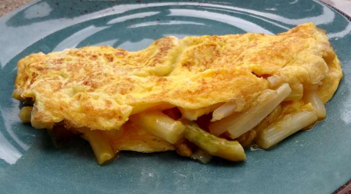 Omelette aux asperges glacées