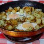 Poêlée de pommes de terre aux oeufs 0
