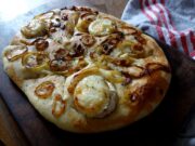 Fougasse au chèvre miel thym et oignon