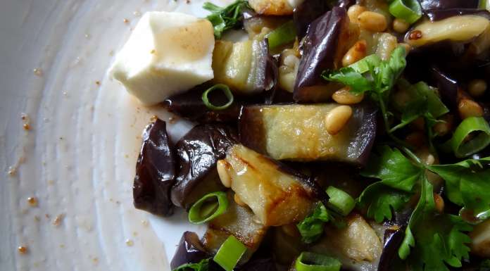 salade d'aubergine aux pignons et mozzarella