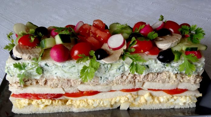 Nude sandwich cake