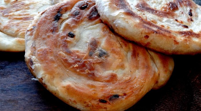 pain feuilleté aux oignons