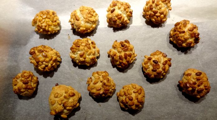 Boules d'amandes aux pignons