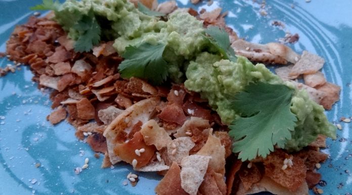 Miettes de pita croustillantes à l'avocat