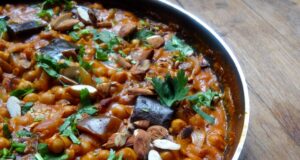 Curry d’aubergines et pois chiches au lait de coco