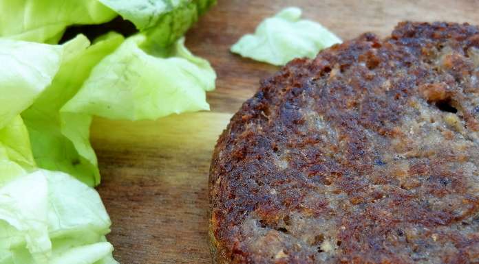 Vue proche d'un Steak végétal aux PST