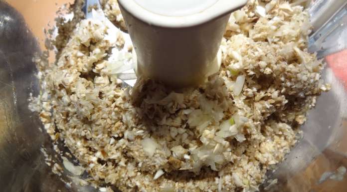 hacher les champignons