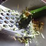 Curry de crevettes et oeufs aux courgettes et orties 1