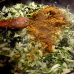 Curry de crevettes et oeufs aux courgettes et orties 7