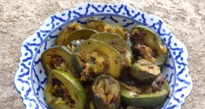 Courgettes aux feuilles de curry et épices (végétale et keto)