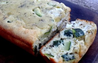 Cake keto feta courgette menthe