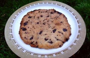 Cookie keto géant aux pépites de chocolat