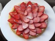 Flan ricotta à la vanille bleue et fraises (keto)