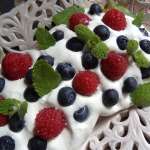 Tarte keto framboises et myrtilles