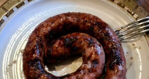 Saucisse marinée cuite à la braise (Céto)