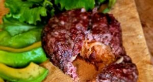 Burger farci au fromage (céto)