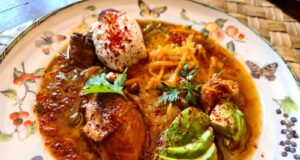 Délicieuse soupe de poulet fumé