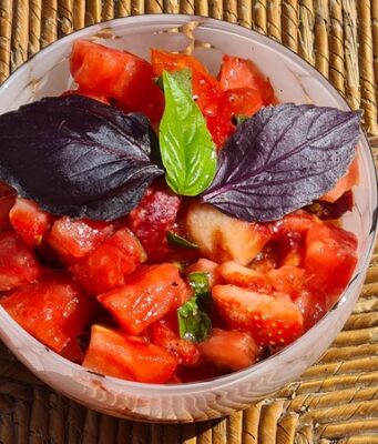 Salade de tomate et fraises