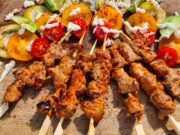 Brochettes de mouton mariné à l’arachide