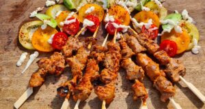 Brochettes de mouton mariné à l’arachide