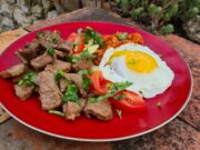 Boeuf lok lak – Baï chhar lok lak (Cambodge)