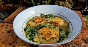 Poulet aux épinards et lait de coco (Micronésie)